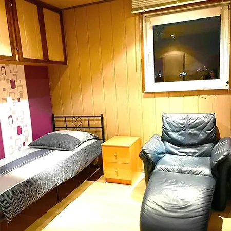 Dusseldorf Messe And Airport, 3-bedroom With Kitchen Apartment