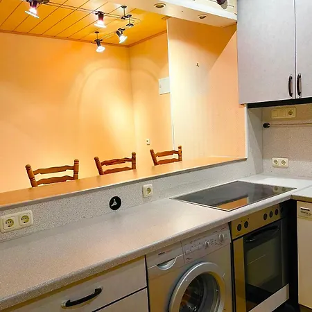 Dusseldorf Messe And Airport, 3-bedroom With Kitchen Apartment *